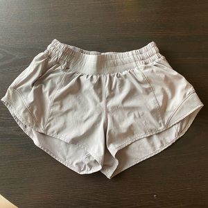 Lululemon hotty hot short II 2.5”